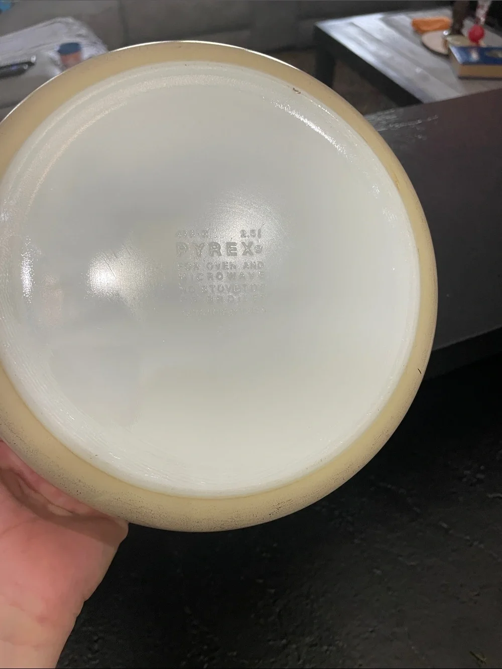 Pyrex Forest Fancies Vintage Speckled Ceramic Serving Bowl with Mushroom 2.5 l
